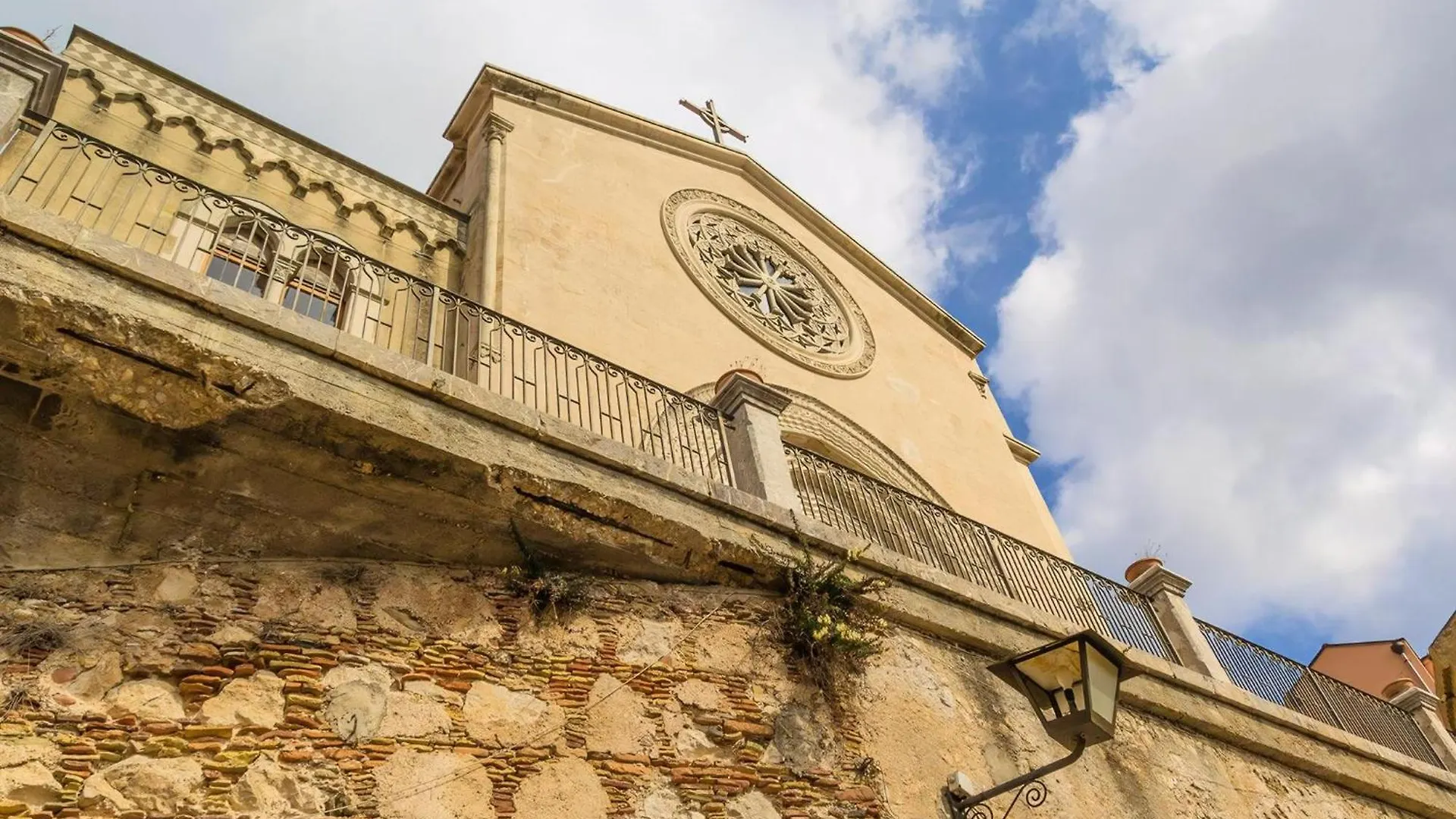 Apartment Das Haus Des Grossvaters In Taormina Italien