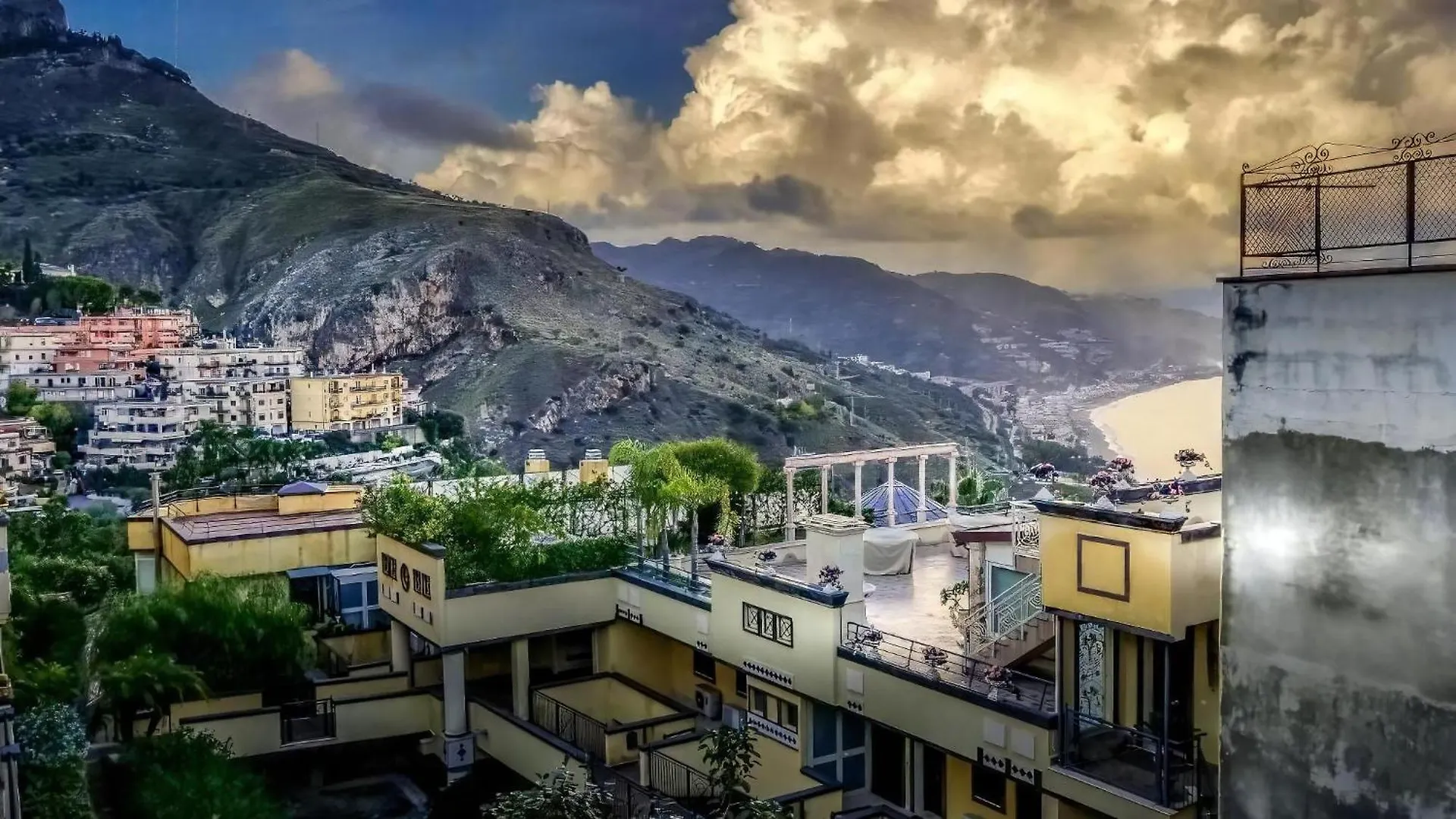 Apartment Das Haus Des Grossvaters In Taormina