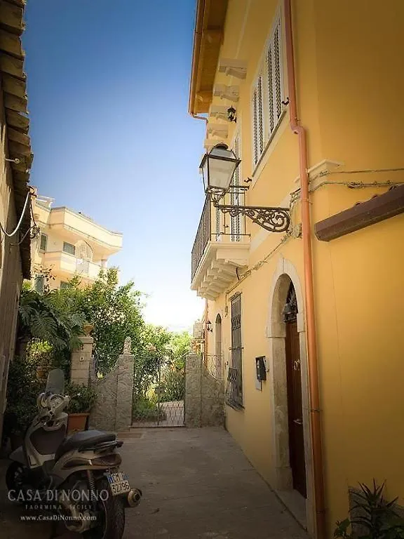 Apartment Das Haus Des Grossvaters In Taormina